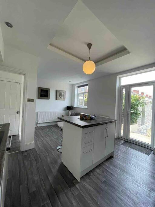 2 Bed Sleeps 6 Beach Retreat St Annes On Sea Villa Lytham St Annes Exterior photo
